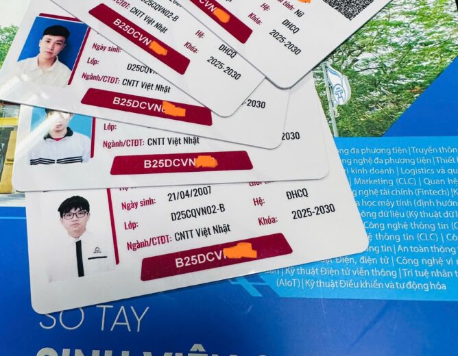 Phát thẻ sinh viên đối với sinh viên chính quy khóa 2025