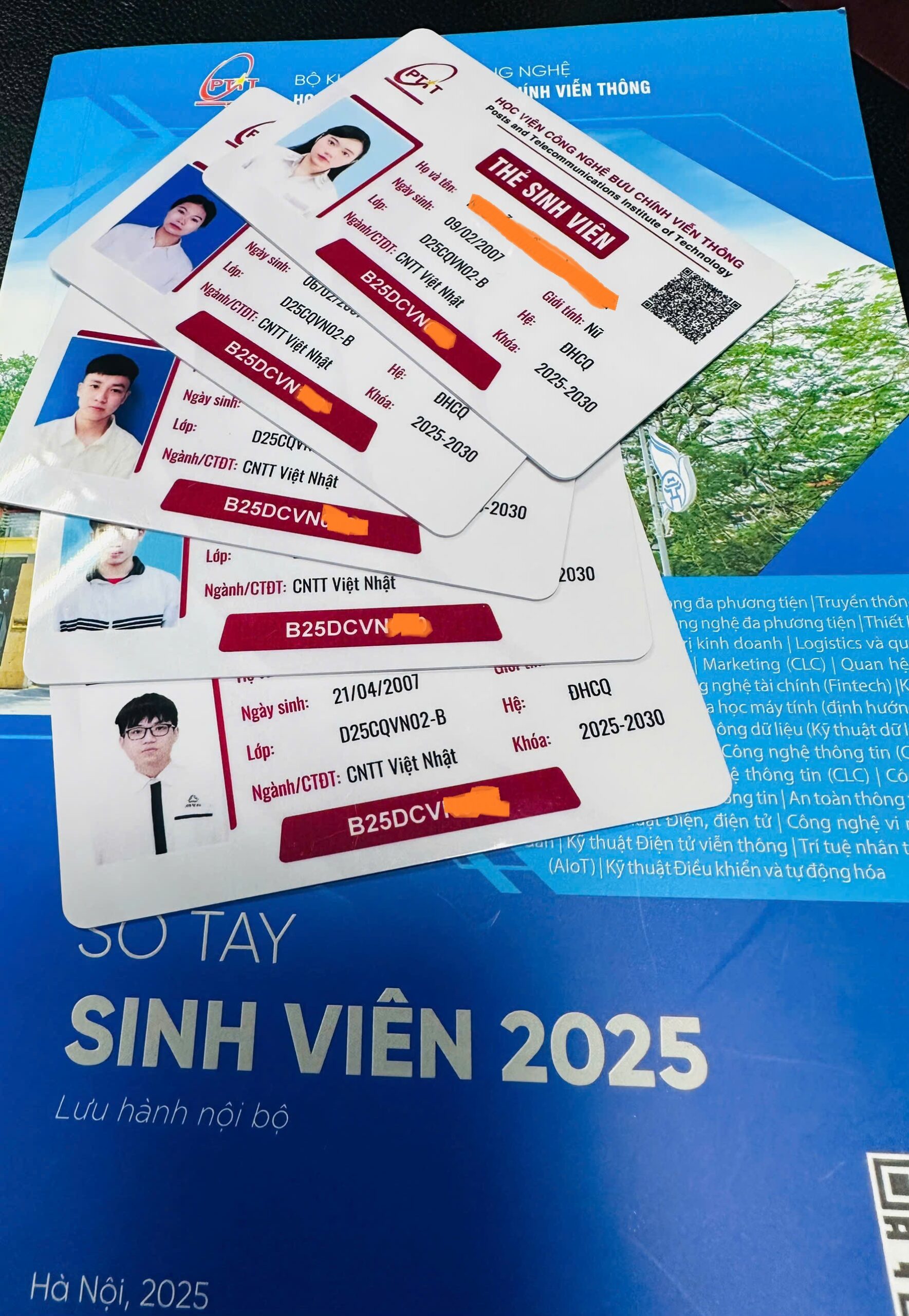 Phát thẻ sinh viên đối với sinh viên chính quy khóa 2025